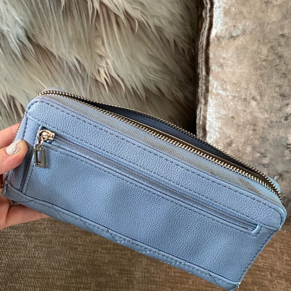 One of a kind Baby Blue Chevron Guess Wallet - Picture 4 of 7